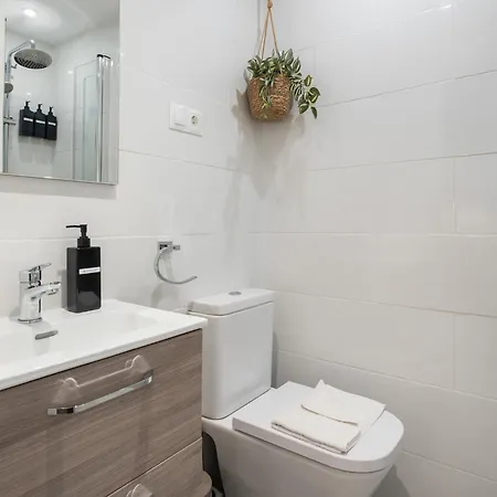 Modern 300m From فوينخيرولا
